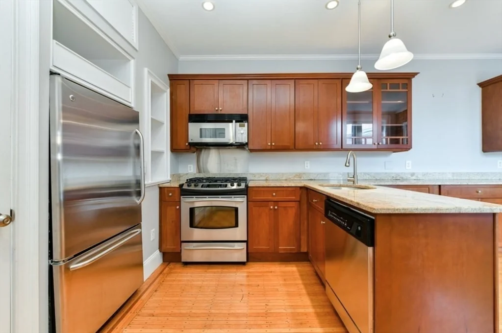 2 bed, 2 bath apartment for rent at 293-295 Commonwealth Ave Unit 6B, Back Bay — photo 2 of 14