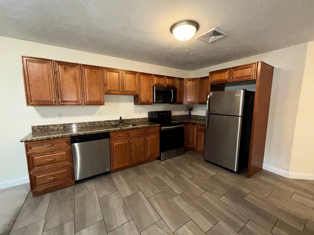 2 bed, 1 bath apartment for rent at 293 Broadway Unit 3R, Methuen — photo 2 of 8