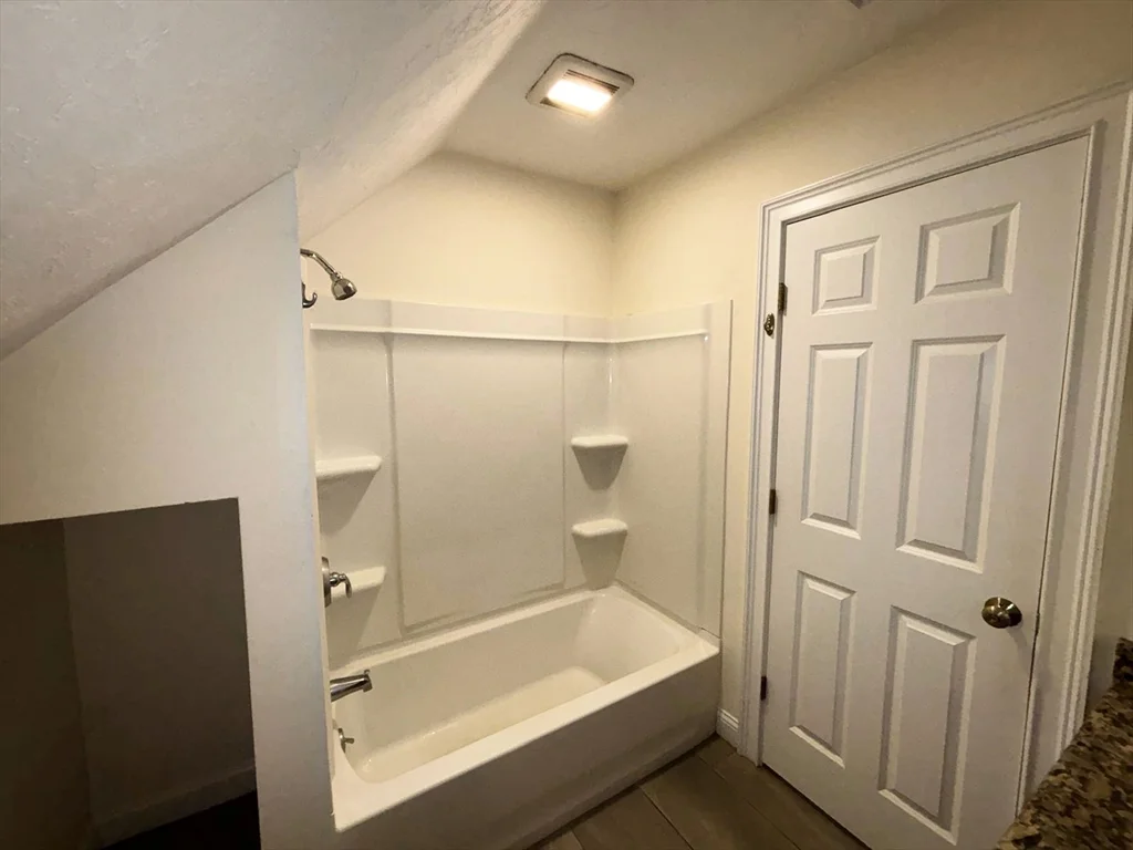 2 bed, 1 bath apartment for rent at 293 Broadway Unit 3R, Methuen — photo 4 of 8
