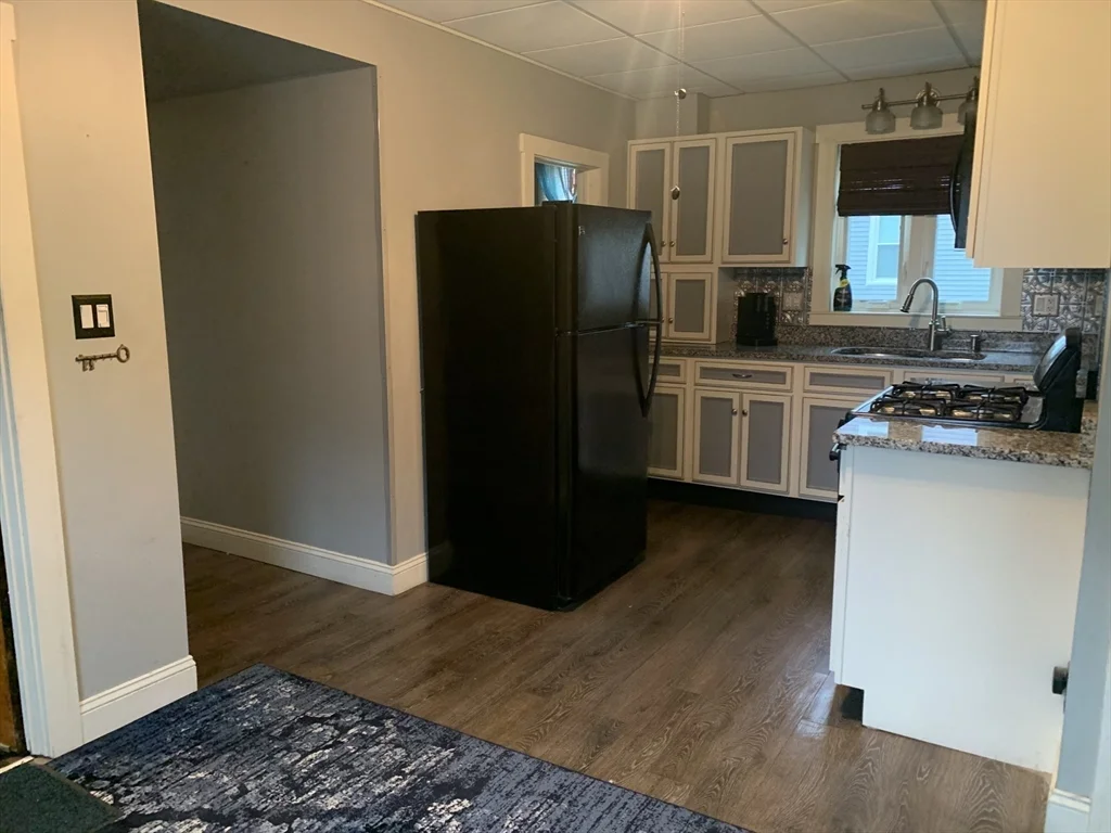 1 bed, 1 bath apartment for rent at 293 Linden St Unit 1 Rear, Fall River — photo 2 of 16