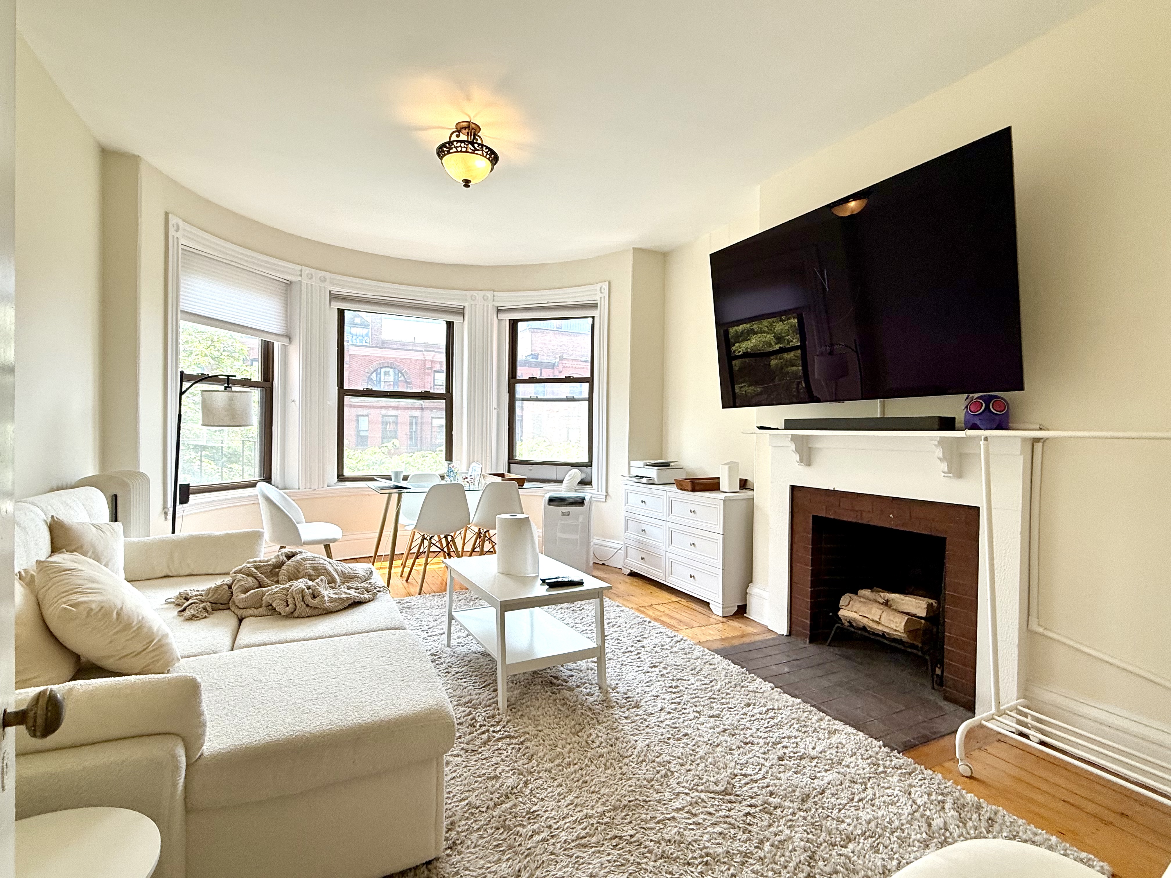 2 bed, 1 bath apartment for rent at 293 Newbury St Unit 6A, Back Bay