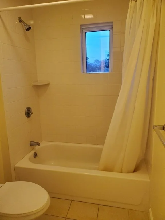 2 bed, 1 bath apartment for rent at 293 School St Unit 1L, Stoughton — photo 6 of 10