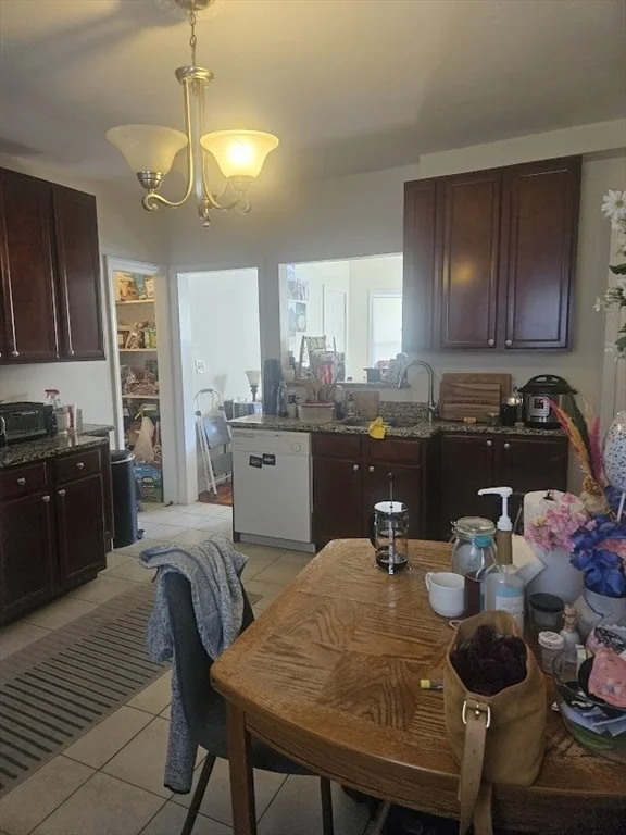 2 bed, 1 bath apartment for rent at 293 School St Unit 1L, Stoughton — photo 3 of 10