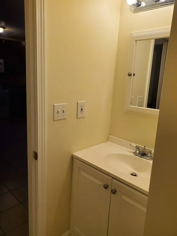 2 bed, 1 bath apartment for rent at 293 School St Unit 1L, Stoughton — photo 5 of 10