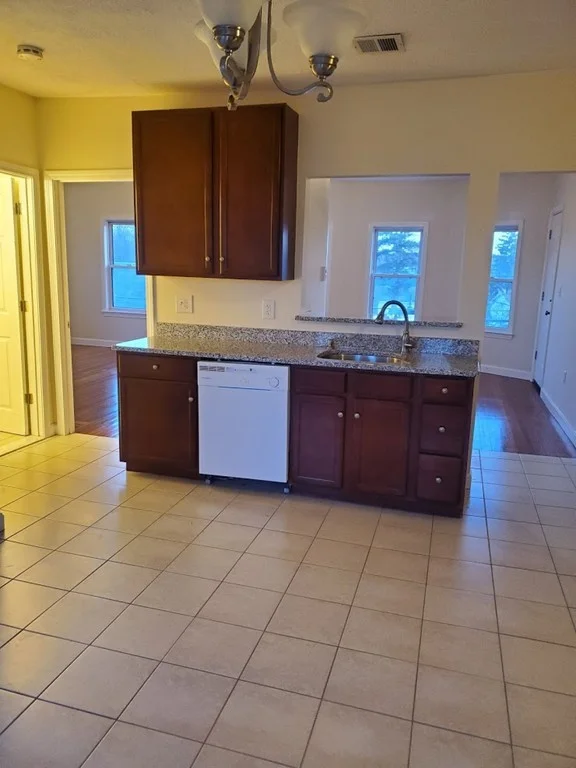 2 bed, 1 bath apartment for rent at 293 School St Unit 3R, Stoughton — photo 2 of 10