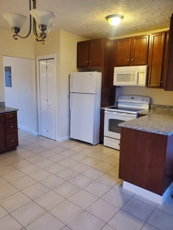 2 bed, 1 bath apartment for rent at 293 School St Unit 3R, Stoughton — photo 1 of 10