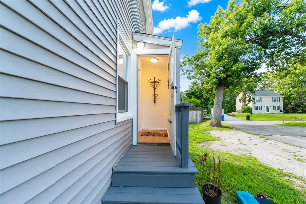 1 bed, 1 bath apartment for rent at 293 Shears St Unit 2, Wrentham — photo 1 of 10