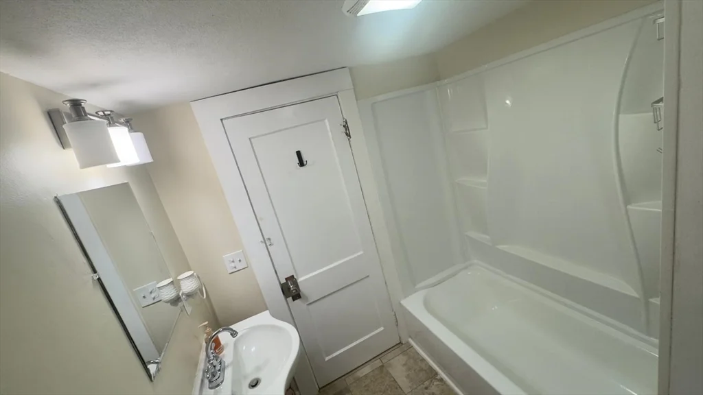 1 bed, 1 bath apartment for rent at 293 Shears St Unit 2, Wrentham — photo 8 of 10
