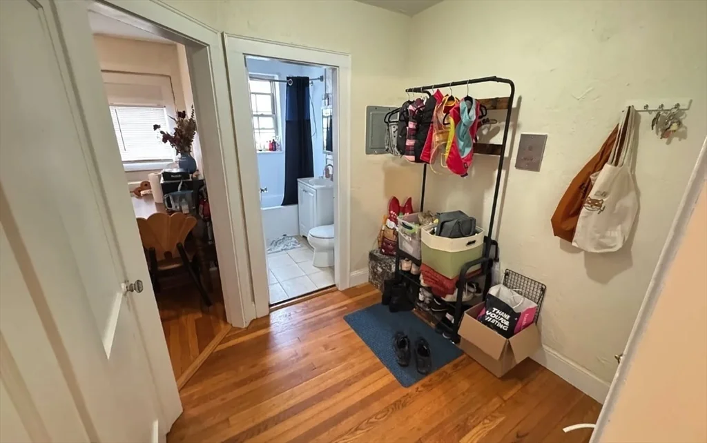 Studio bed, 1 bath apartment for rent at 293 Spring St Ext Unit 5, Glenwood — photo 3 of 22
