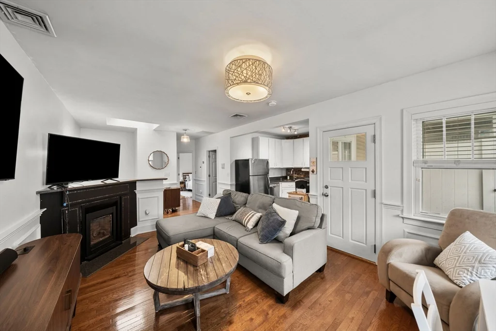 2 bed, 1 bath apartment for rent at 293 West Second St Unit 3, South Boston — photo 3 of 19
