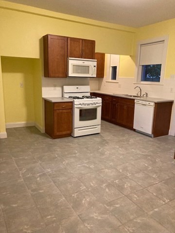 2 bed, 1 bath apartment for rent at 293 Woburn St Unit 1, Reading — photo 10 of 15