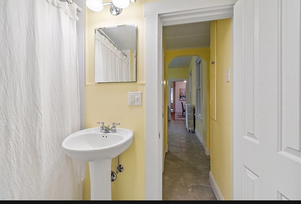 2 bed, 1 bath apartment for rent at 293 Woburn St Unit 1, Reading — photo 13 of 15