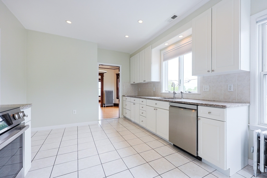 3 bed, 2 bath apartment for rent at 294 Belmont St Unit 2, Watertown — photo 7 of 33