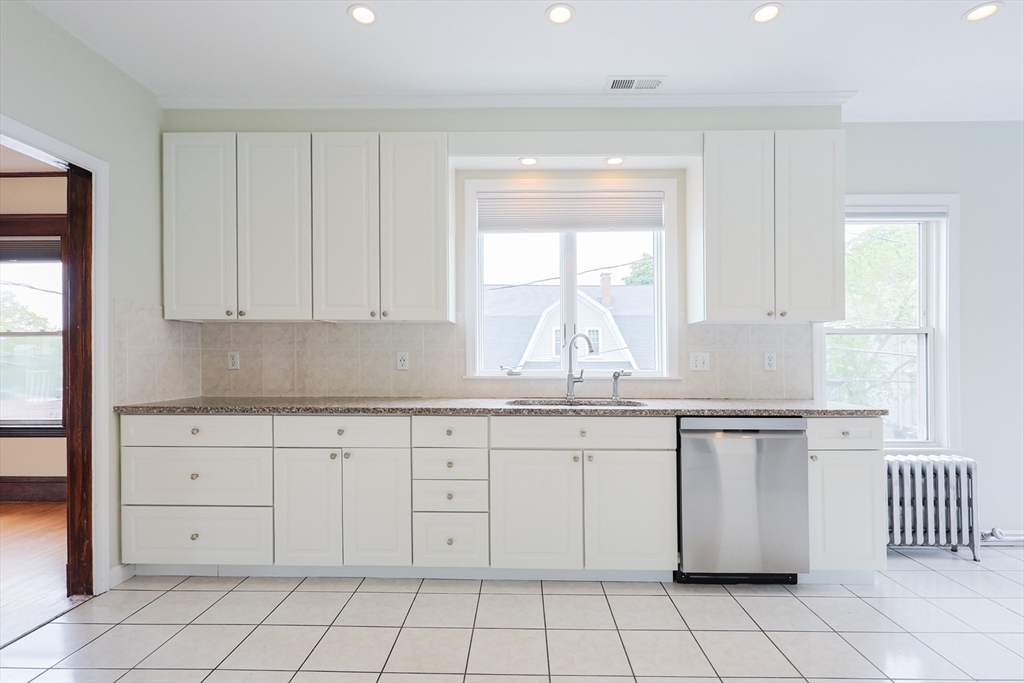 3 bed, 2 bath apartment for rent at 294 Belmont St Unit 2, Watertown — photo 1 of 33