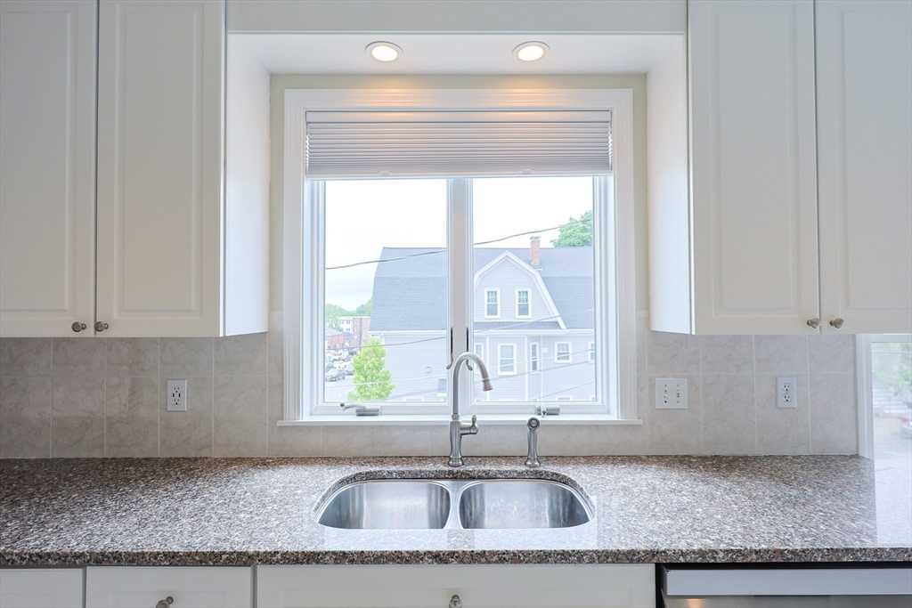 3 bed, 2 bath apartment for rent at 294 Belmont St Unit 2, Watertown — photo 4 of 33