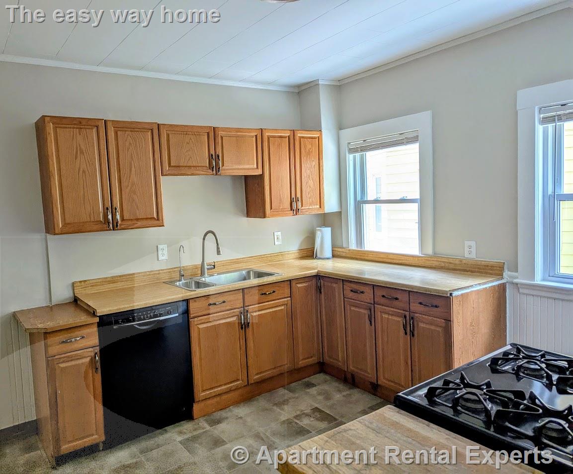 3 bed, 1 bath apartment for rent at 294 Boston Ave Unit A, Tufts