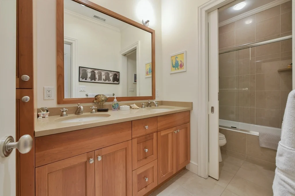 3 bed, 2 bath apartment for rent at 294 Commonwealth Ave Unit 2, Back Bay — photo 21 of 26