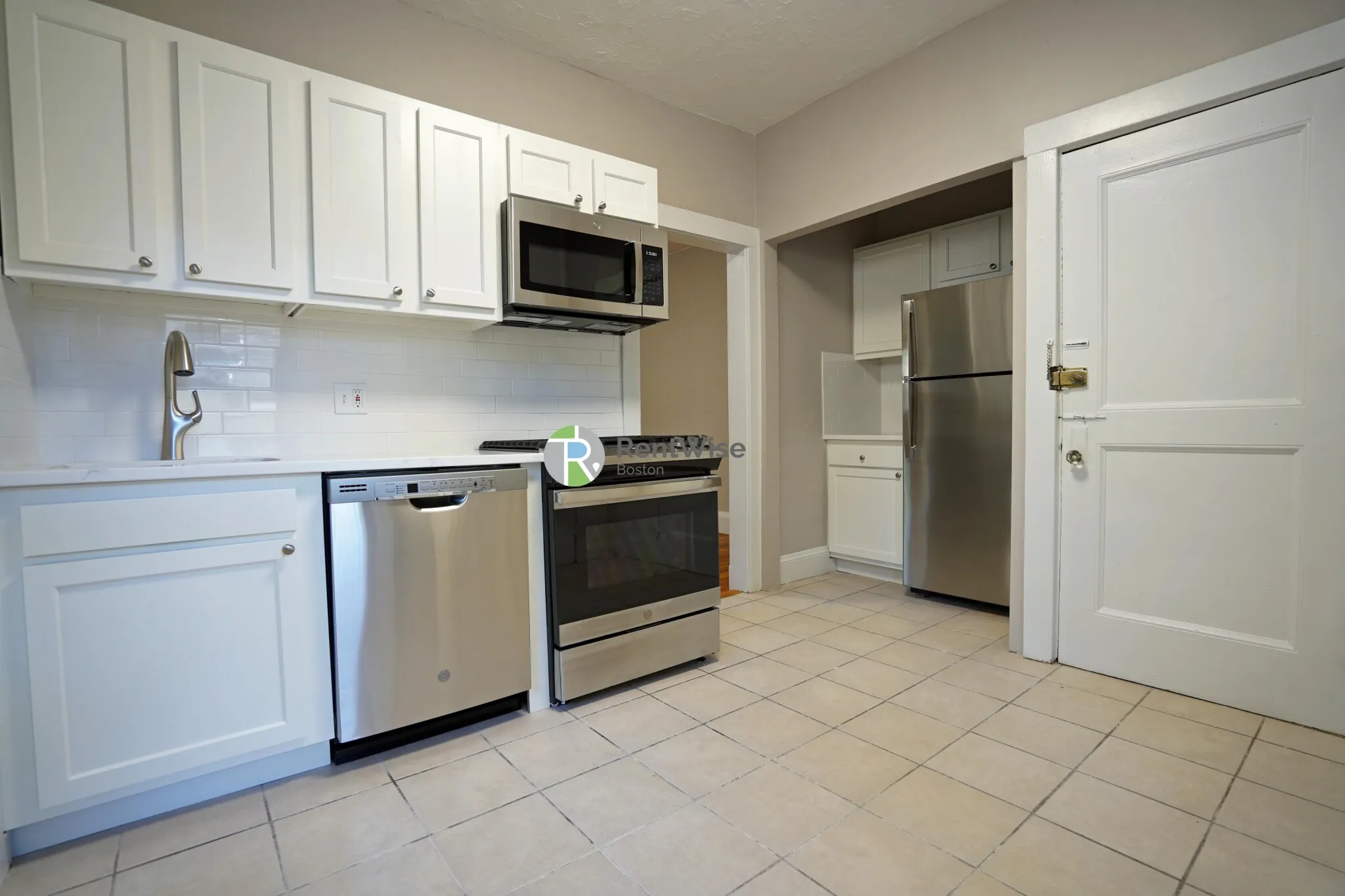 3 bed, 1 bath apartment for rent at 294 Harvard St Unit 2, Mid-Cambridge — photo 9 of 29