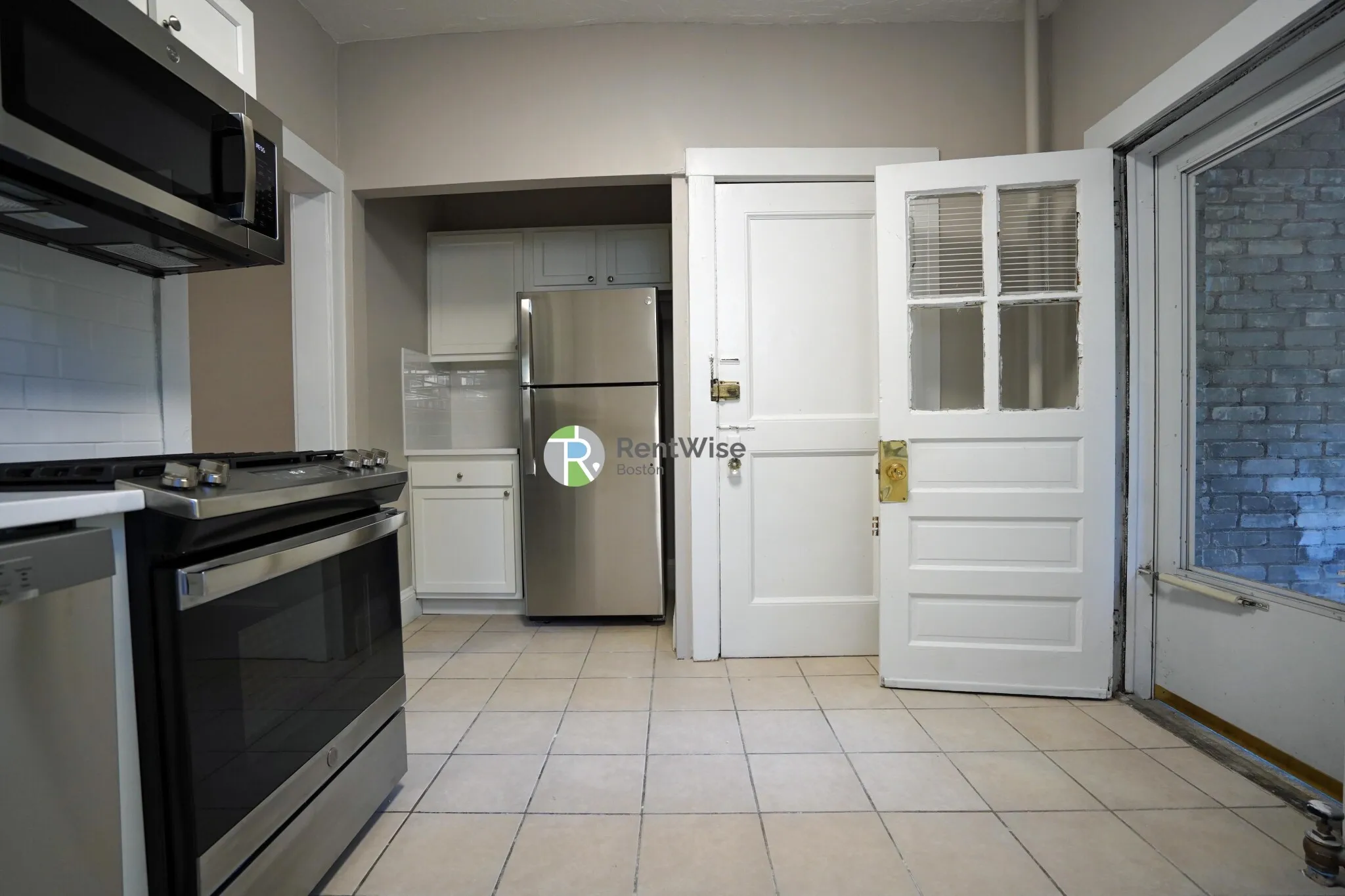 3 bed, 1 bath apartment for rent at 294 Harvard St Unit 2, Mid-Cambridge — photo 7 of 29
