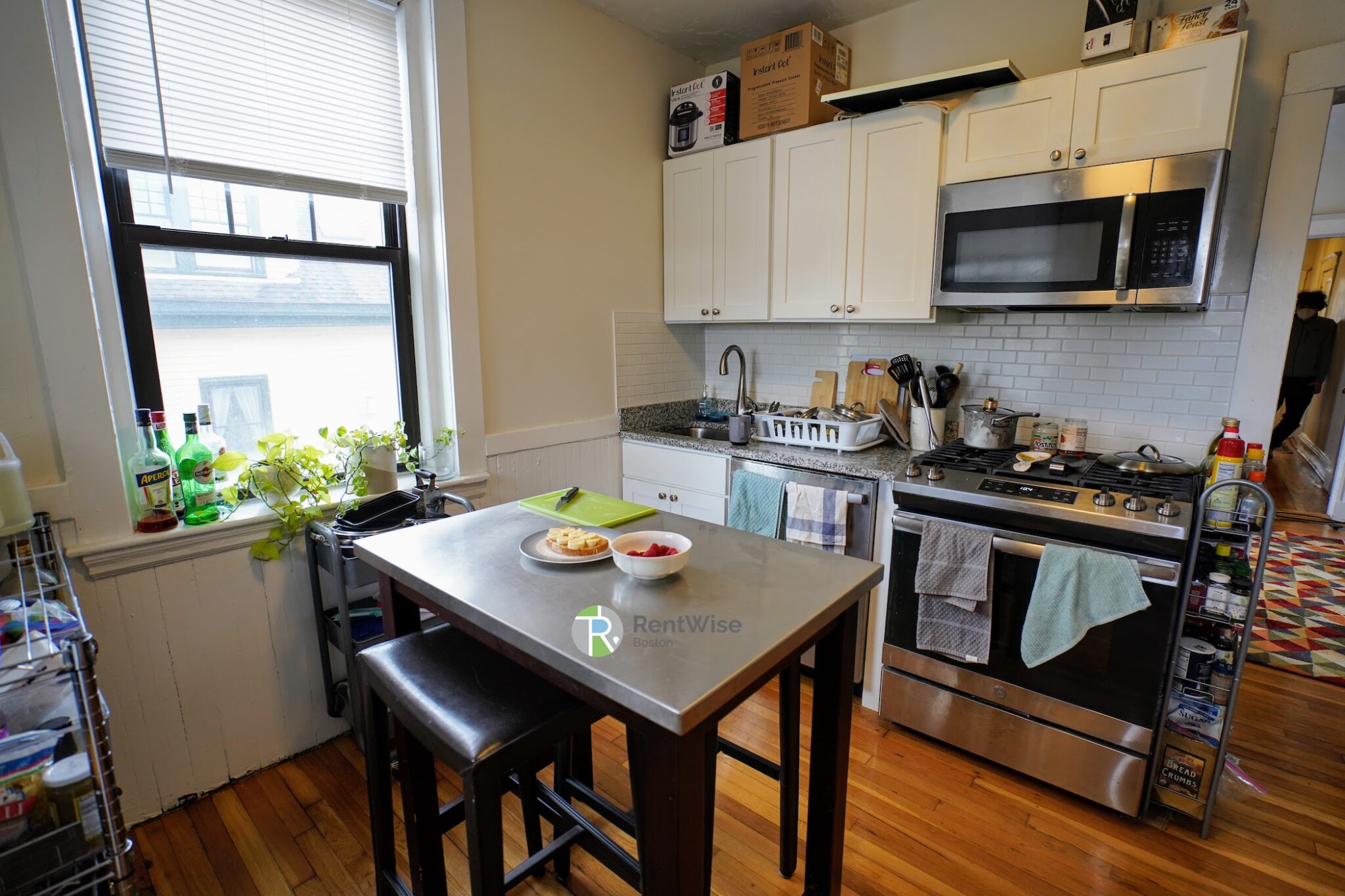 3 bed, 1 bath apartment for rent at 294 Harvard St Unit 6, Mid-Cambridge — photo 4 of 20