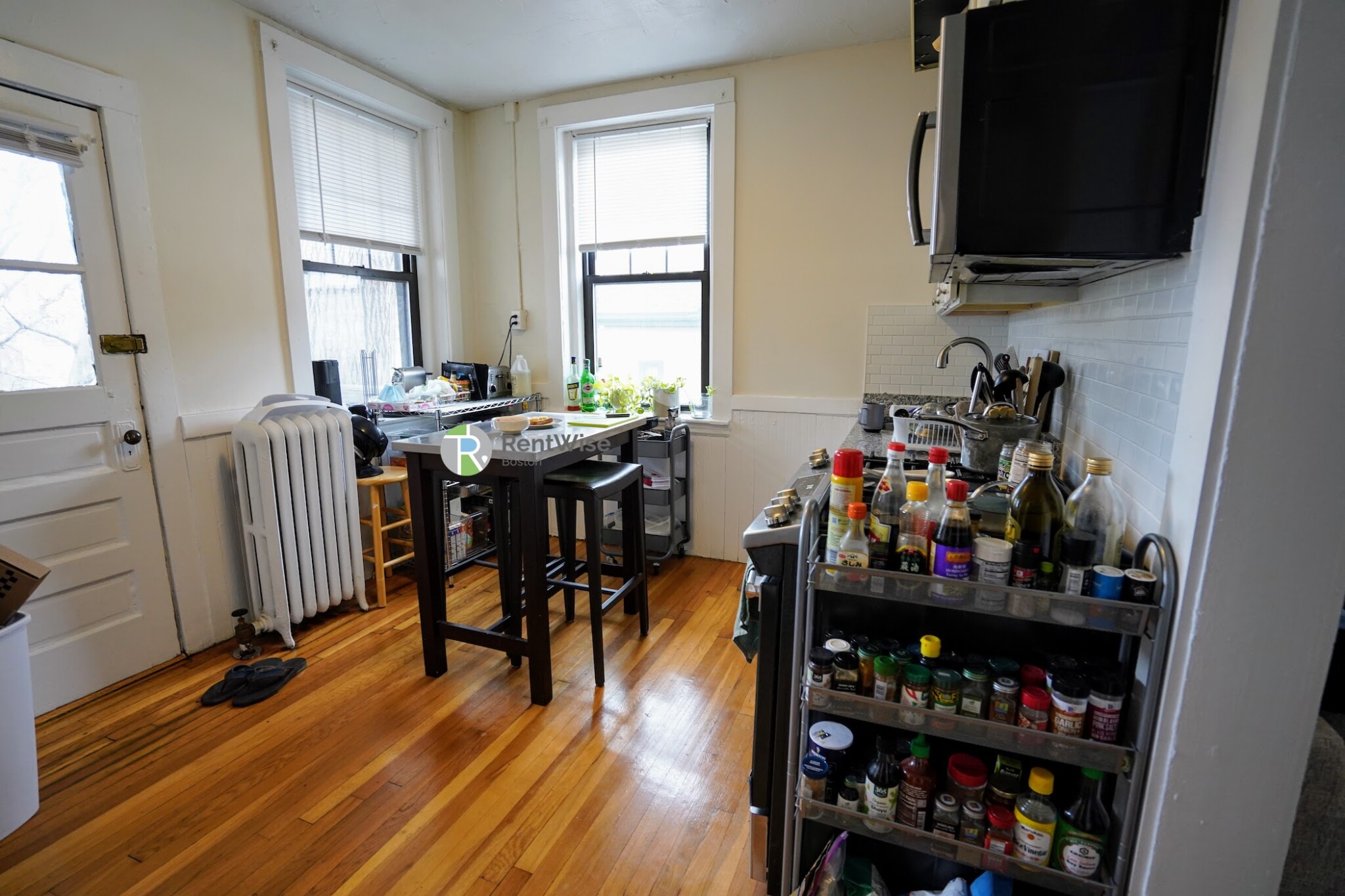 3 bed, 1 bath apartment for rent at 294 Harvard St Unit 6, Mid-Cambridge — photo 6 of 20
