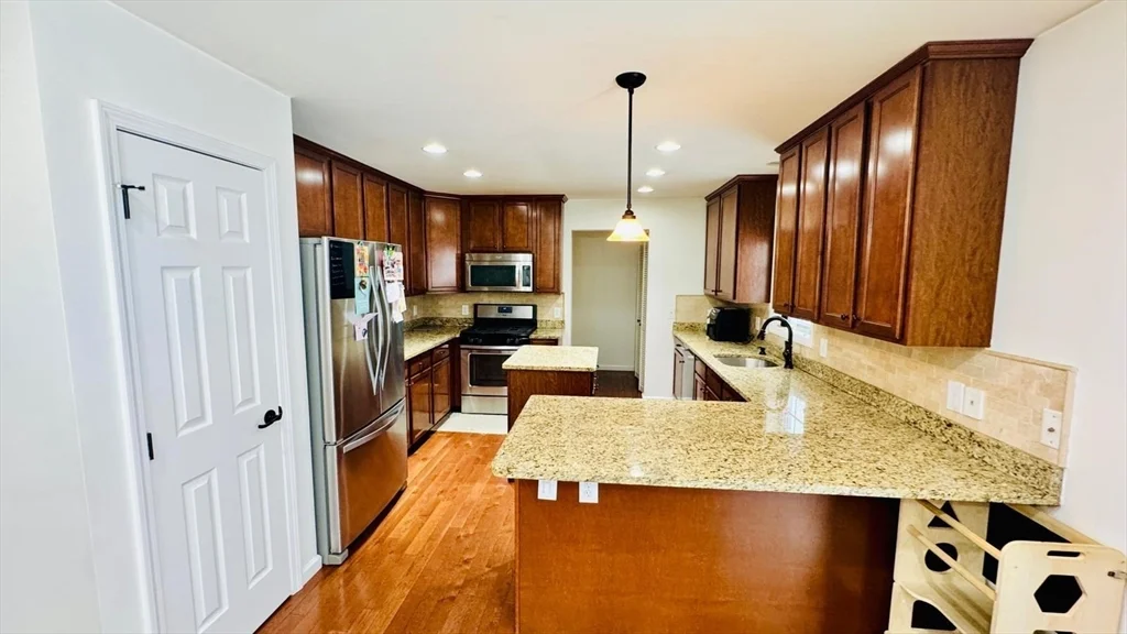 3 bed, 2 bath apartment for rent at 294 Hayden Rowe St Unit 294, Hopkinton — photo 3 of 24