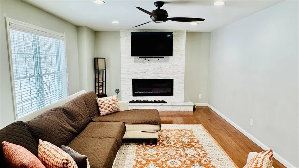 3 bed, 2 bath apartment for rent at 294 Hayden Rowe St Unit 294, Hopkinton — photo 6 of 24