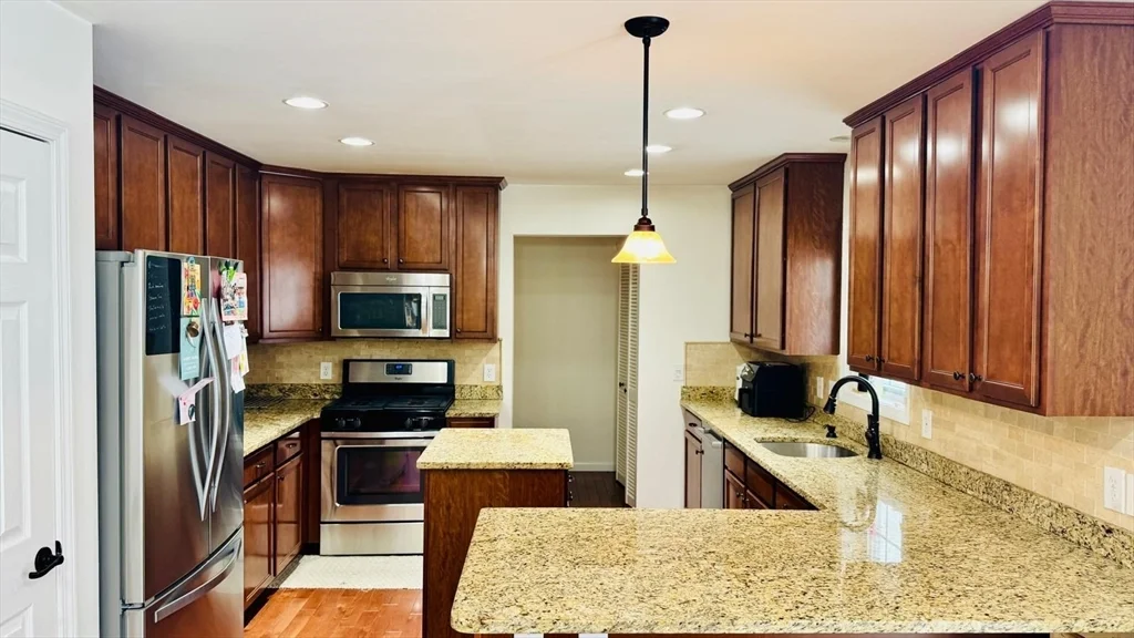 3 bed, 2 bath apartment for rent at 294 Hayden Rowe St Unit 294, Hopkinton — photo 5 of 24