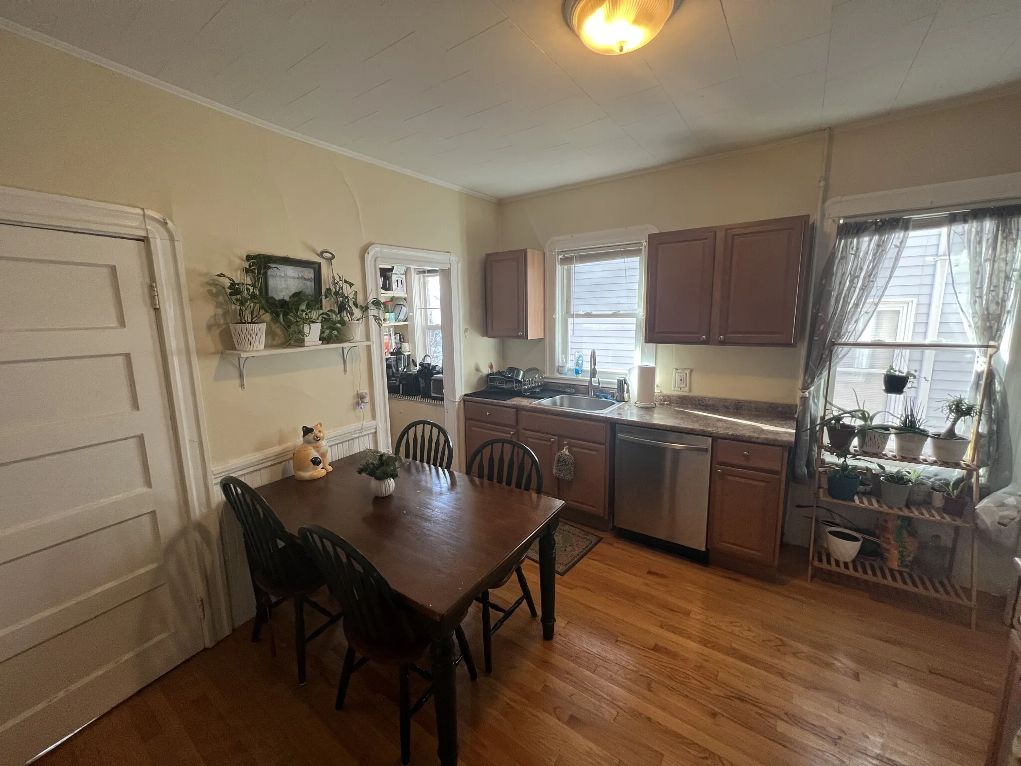 3 bed, 1 bath apartment for rent at 294 Highland Ave Unit 2, Powder House Square — photo 15 of 26