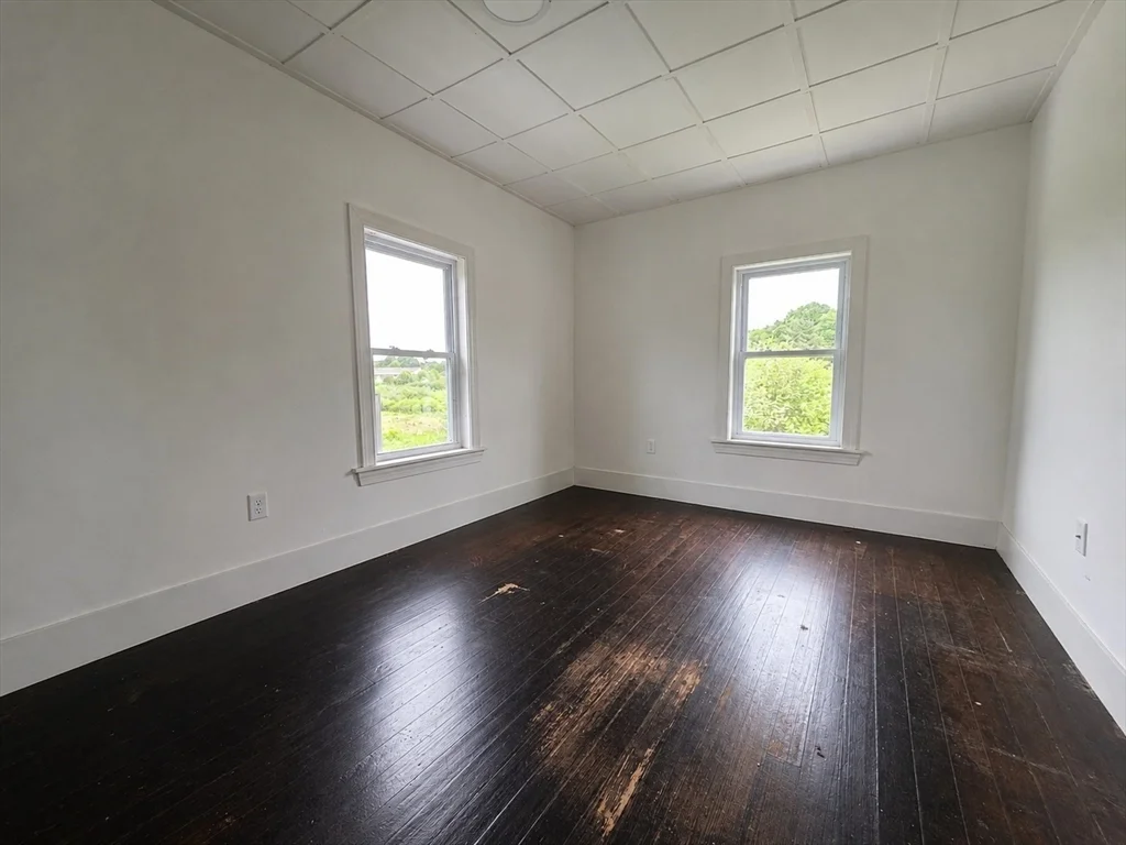 5 bed, 2 bath apartment for rent at 294 Plymouth St, Bridgewater — photo 4 of 16
