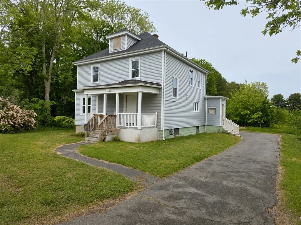 5 bed, 2 bath apartment for rent at 294 Plymouth St, Bridgewater — photo 2 of 16