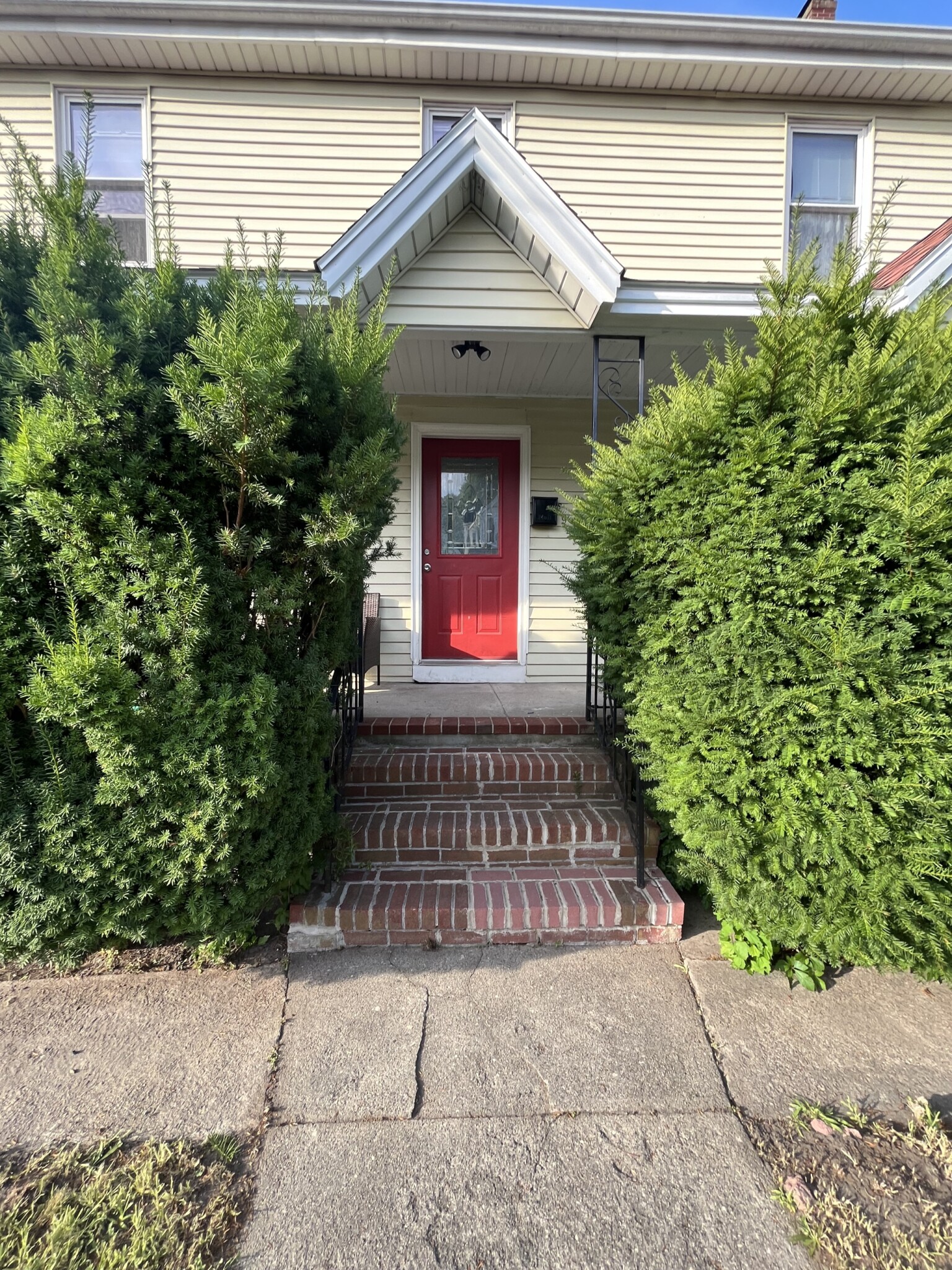 4 bed, 1 bath apartment for rent at 294 Whiting Ave, East Dedham — photo 1 of 15