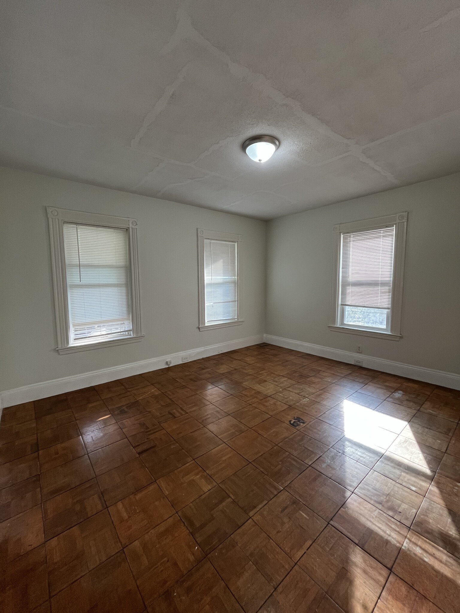 4 bed, 1 bath apartment for rent at 294 Whiting Ave, East Dedham — photo 4 of 15