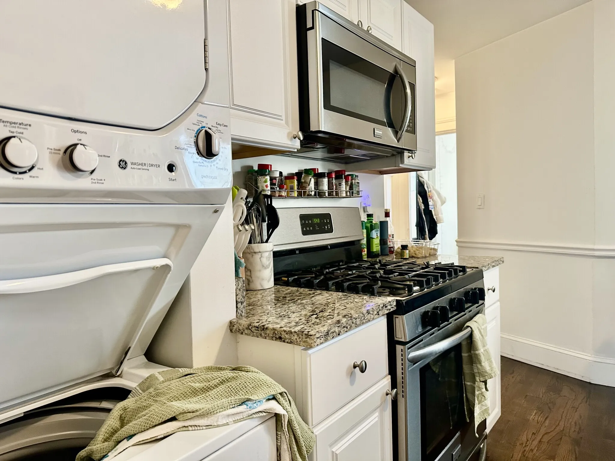 3 bed, 1 bath apartment for rent at 294 Windsor St Unit 2, The Port — photo 5 of 18