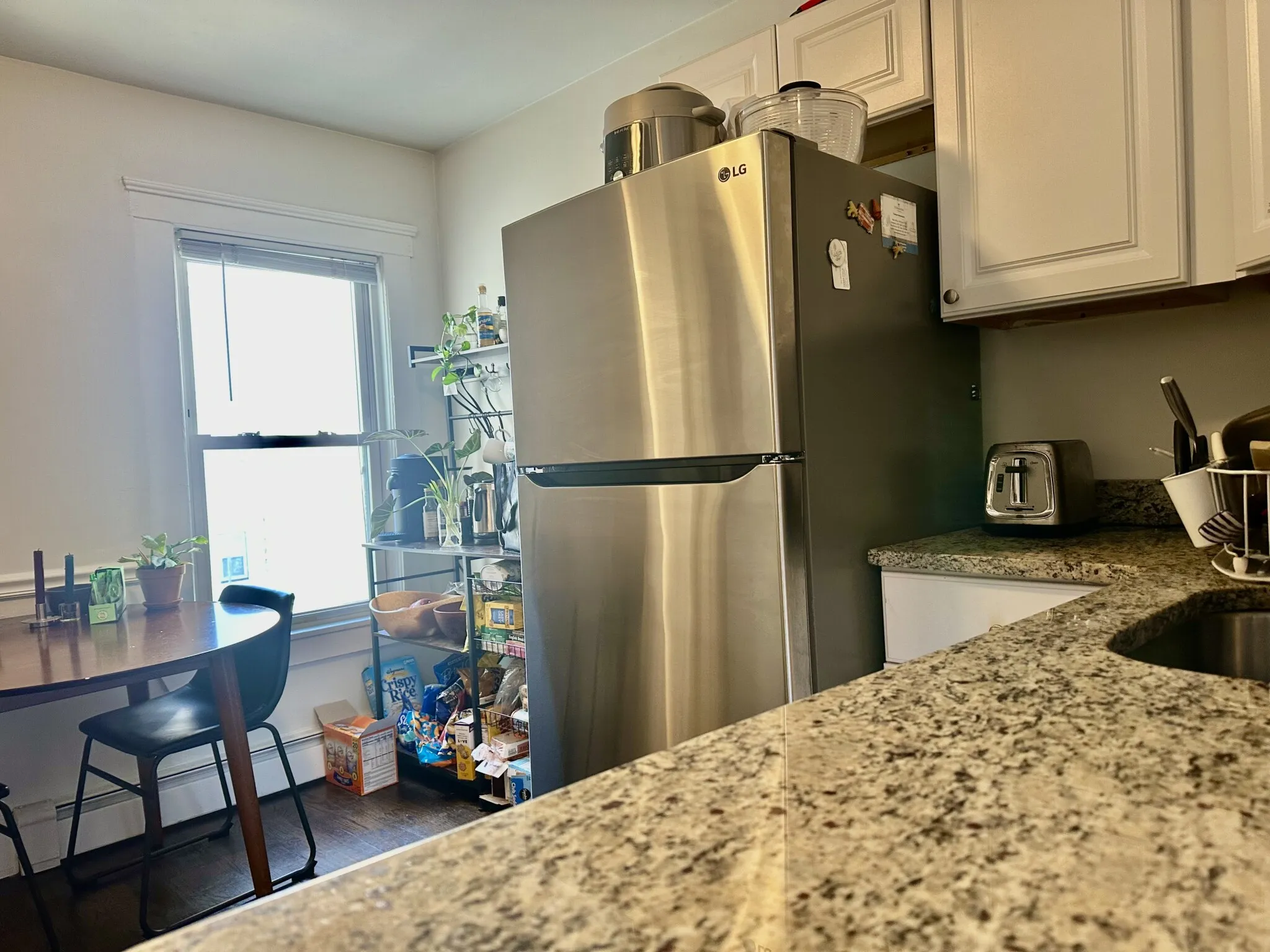 3 bed, 1 bath apartment for rent at 294 Windsor St Unit 2, The Port — photo 6 of 18