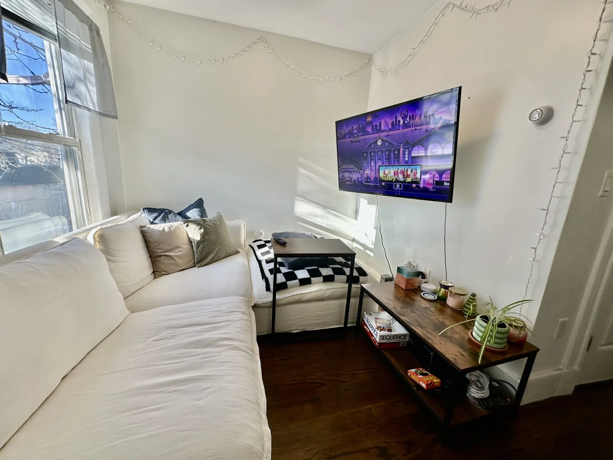 3 bed, 1 bath apartment for rent at 294 Windsor St Unit 2, The Port — photo 2 of 18