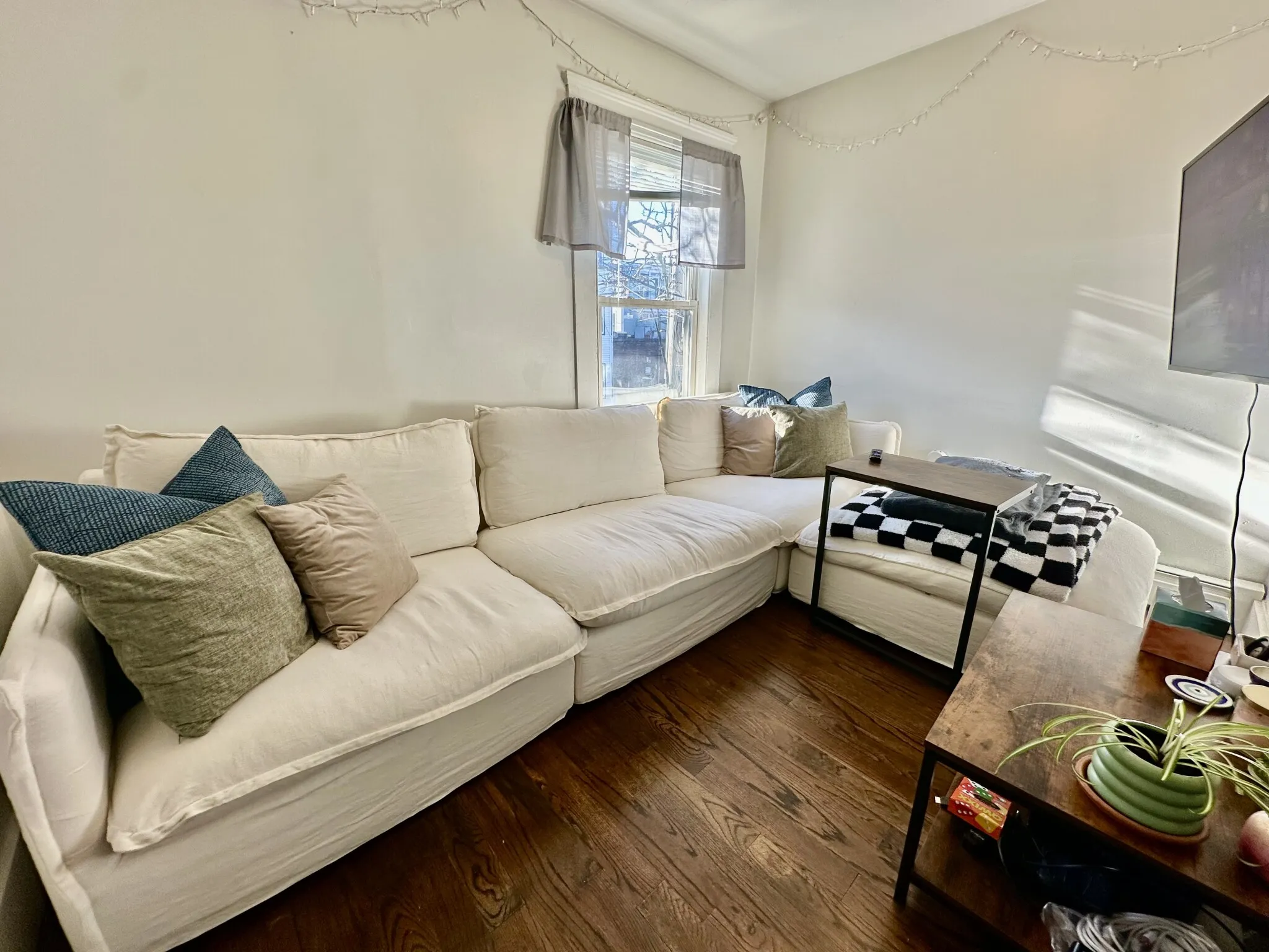 3 bed, 1 bath apartment for rent at 294 Windsor St Unit 2, The Port — photo 1 of 18