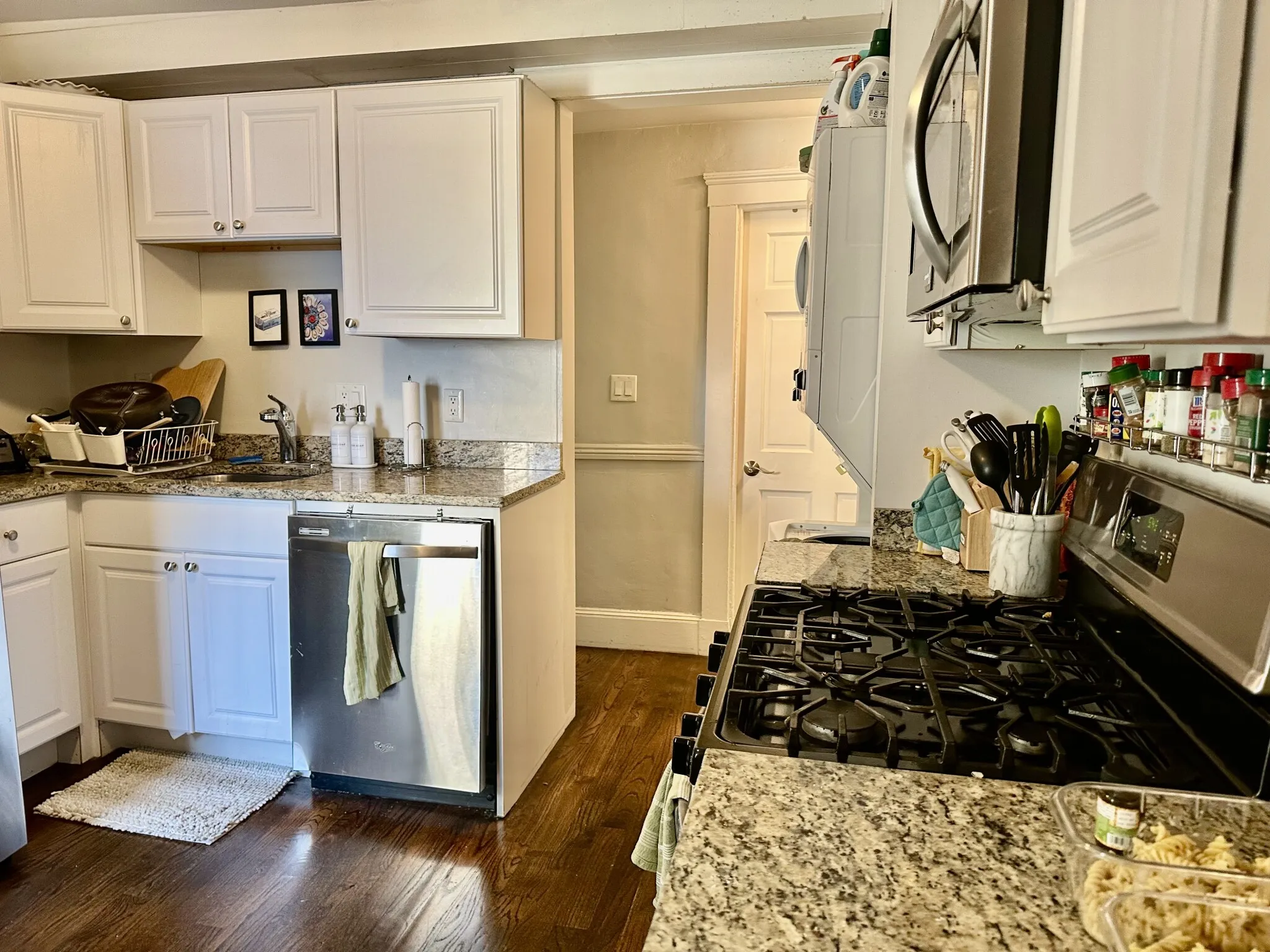 3 bed, 1 bath apartment for rent at 294 Windsor St Unit 2, The Port — photo 4 of 18