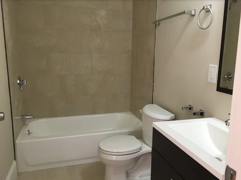 5 bed, 2 bath apartment for rent at 295-297 Washington St Unit 295, Quincy — photo 14 of 14