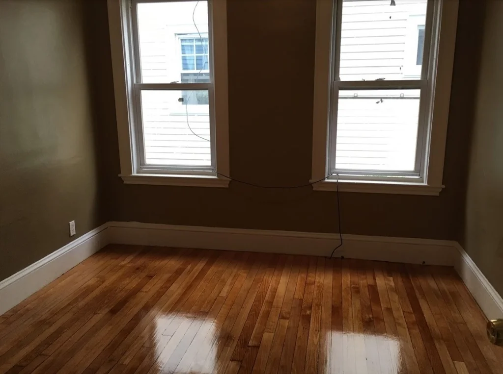 5 bed, 2 bath apartment for rent at 295-297 Washington St Unit 295, Quincy — photo 11 of 14