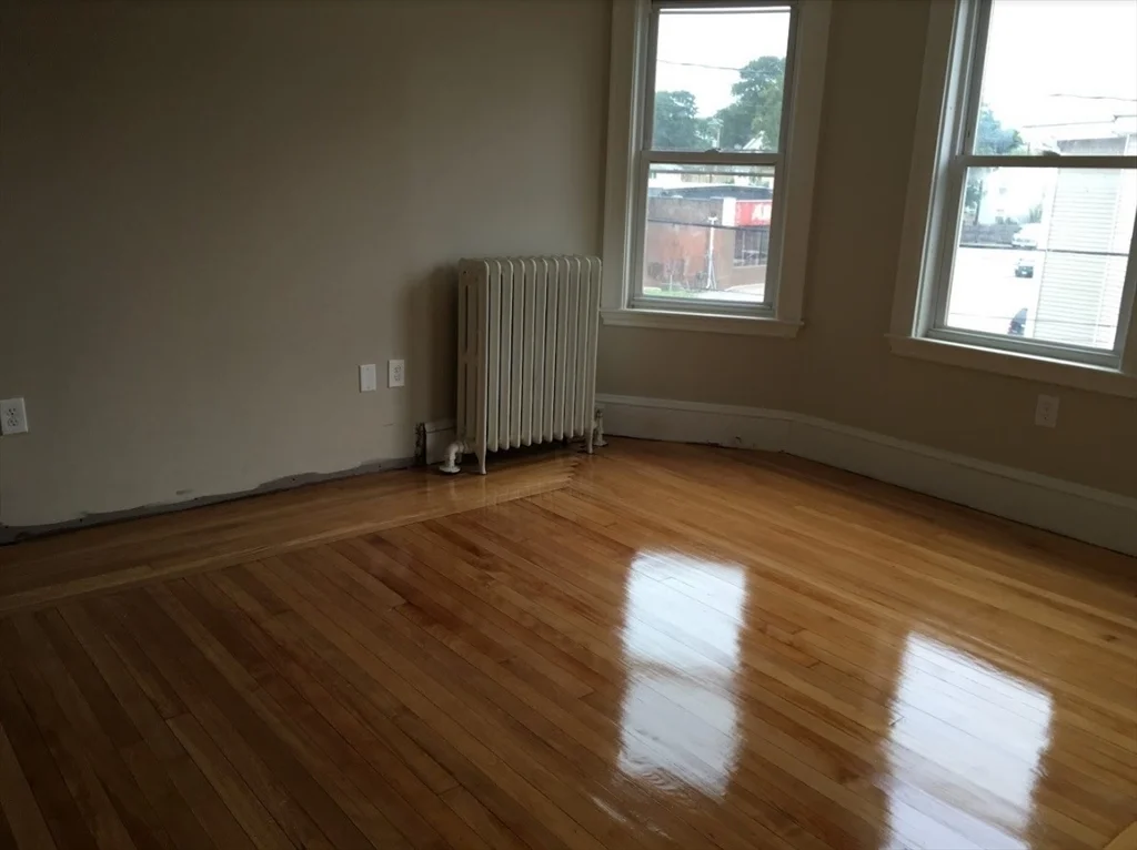 5 bed, 2 bath apartment for rent at 295-297 Washington St Unit 295, Quincy — photo 10 of 14