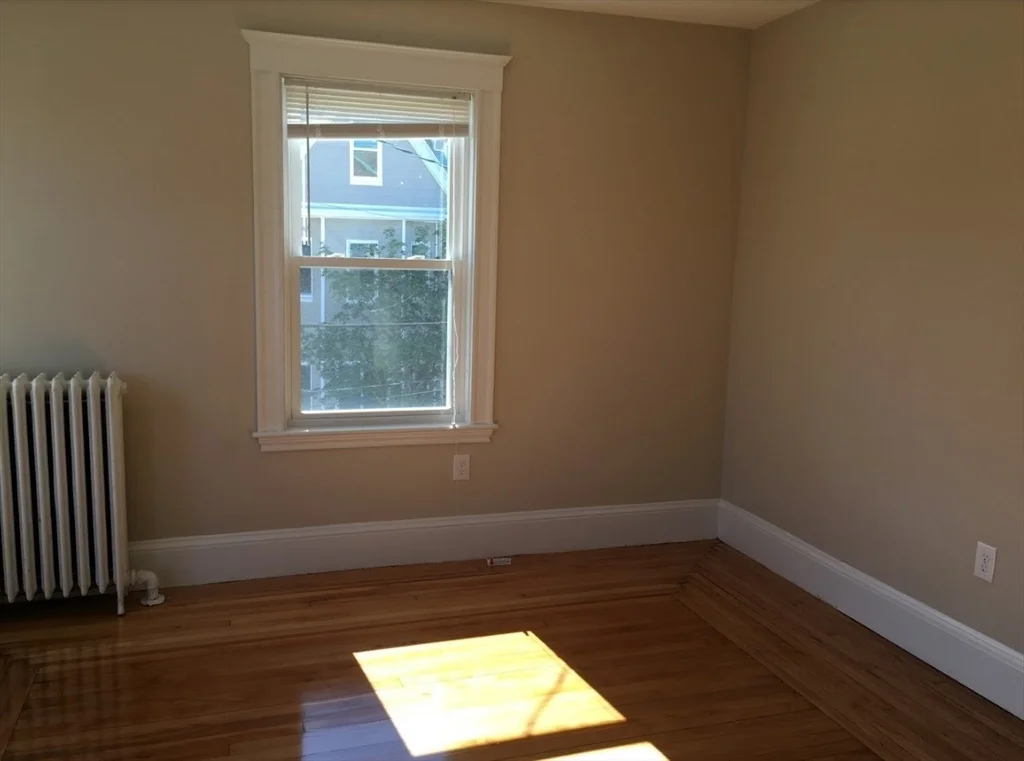 5 bed, 2 bath apartment for rent at 295-297 Washington St Unit 295, Quincy — photo 5 of 14