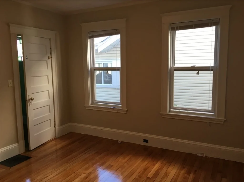 5 bed, 2 bath apartment for rent at 295-297 Washington St Unit 295, Quincy — photo 9 of 14
