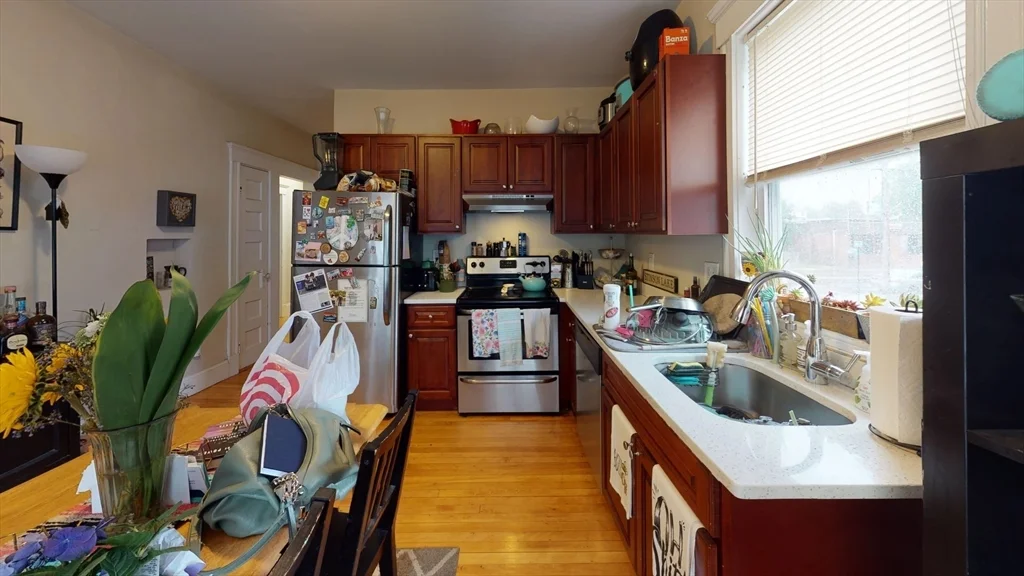 3 bed, 2 bath apartment for rent at 295-297 Washington St Unit 297, Quincy — photo 2 of 13