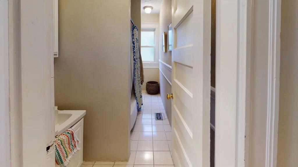 3 bed, 2 bath apartment for rent at 295-297 Washington St Unit 297, Quincy — photo 5 of 13