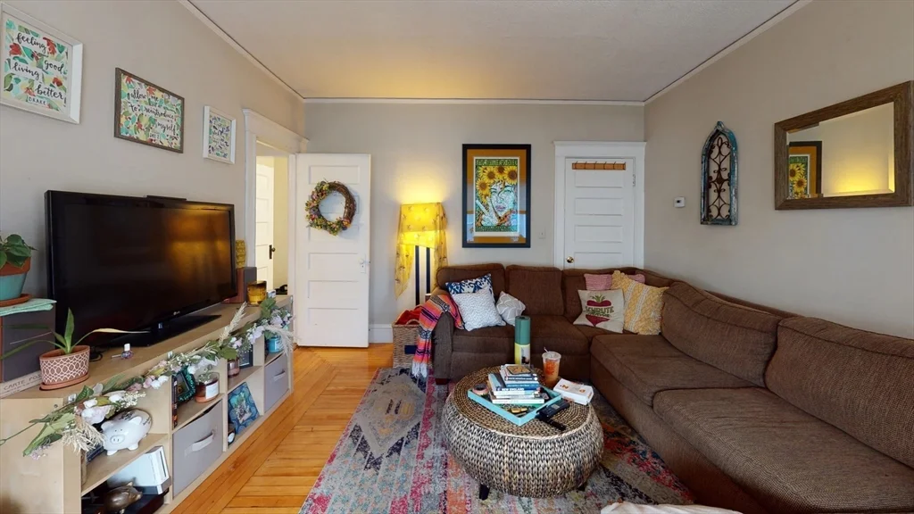 3 bed, 2 bath apartment for rent at 295-297 Washington St Unit 297, Quincy — photo 3 of 13