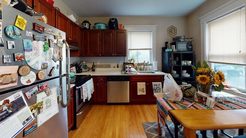 3 bed, 2 bath apartment for rent at 295-297 Washington St Unit 297, Quincy — photo 1 of 13