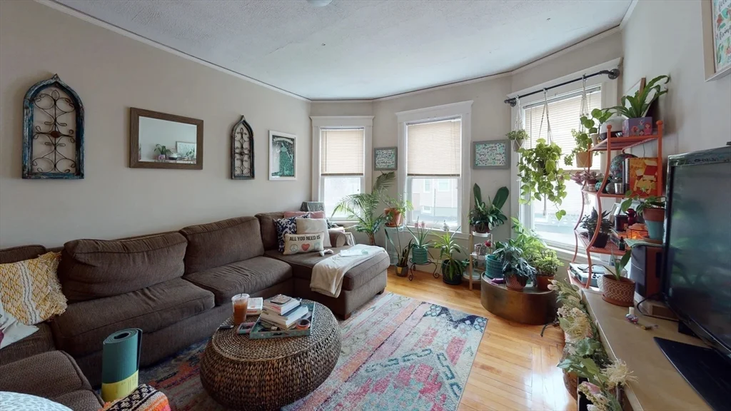 3 bed, 2 bath apartment for rent at 295-297 Washington St Unit 297, Quincy — photo 4 of 13