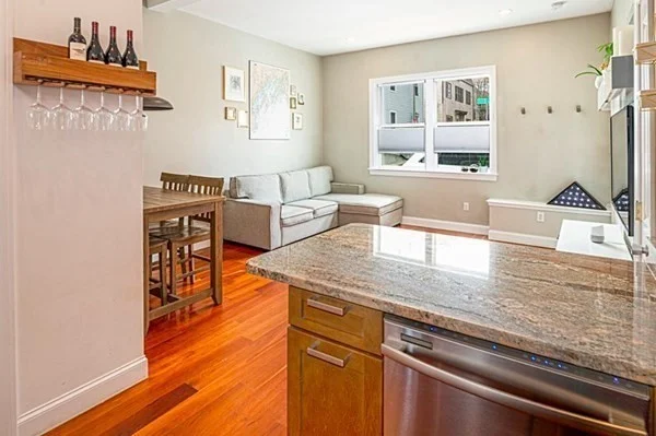 1 bed, 1 bath apartment for rent at 295 D St Unit 1, South Boston — photo 3 of 12