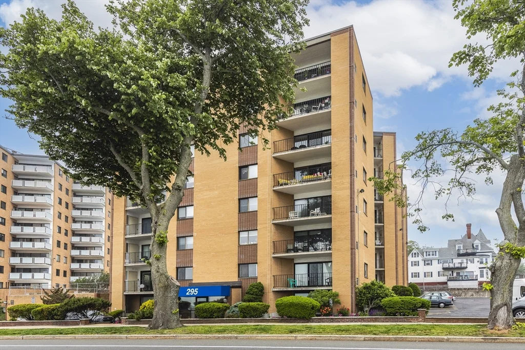 2 bed, 2 bath apartment for rent at 295 Lynn Shore Dr Unit 307, Lynn — photo 2 of 25